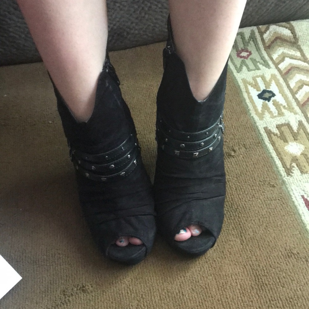 Heel, black ankle boots